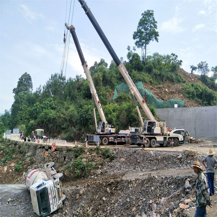 宿州埇桥汽车掉沟里叫吊车救援要多少钱